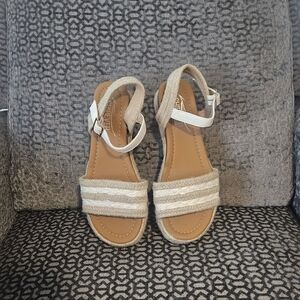 Stylish Women's Sandals in Tan and White